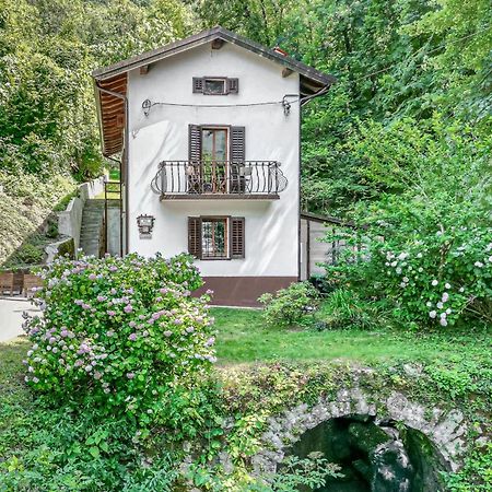 House By The Stream - Happy Rentals Avce Bagian luar foto