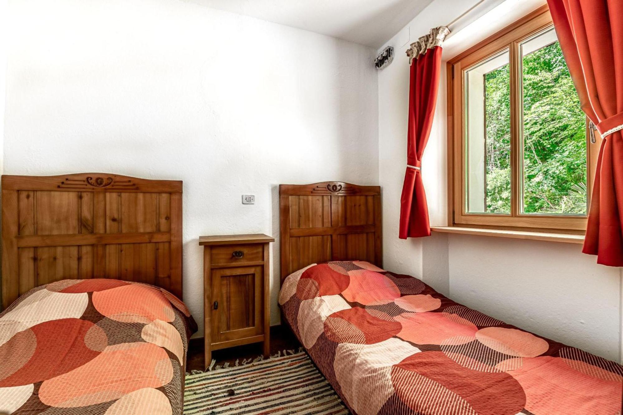 House By The Stream - Happy Rentals Avce Bagian luar foto