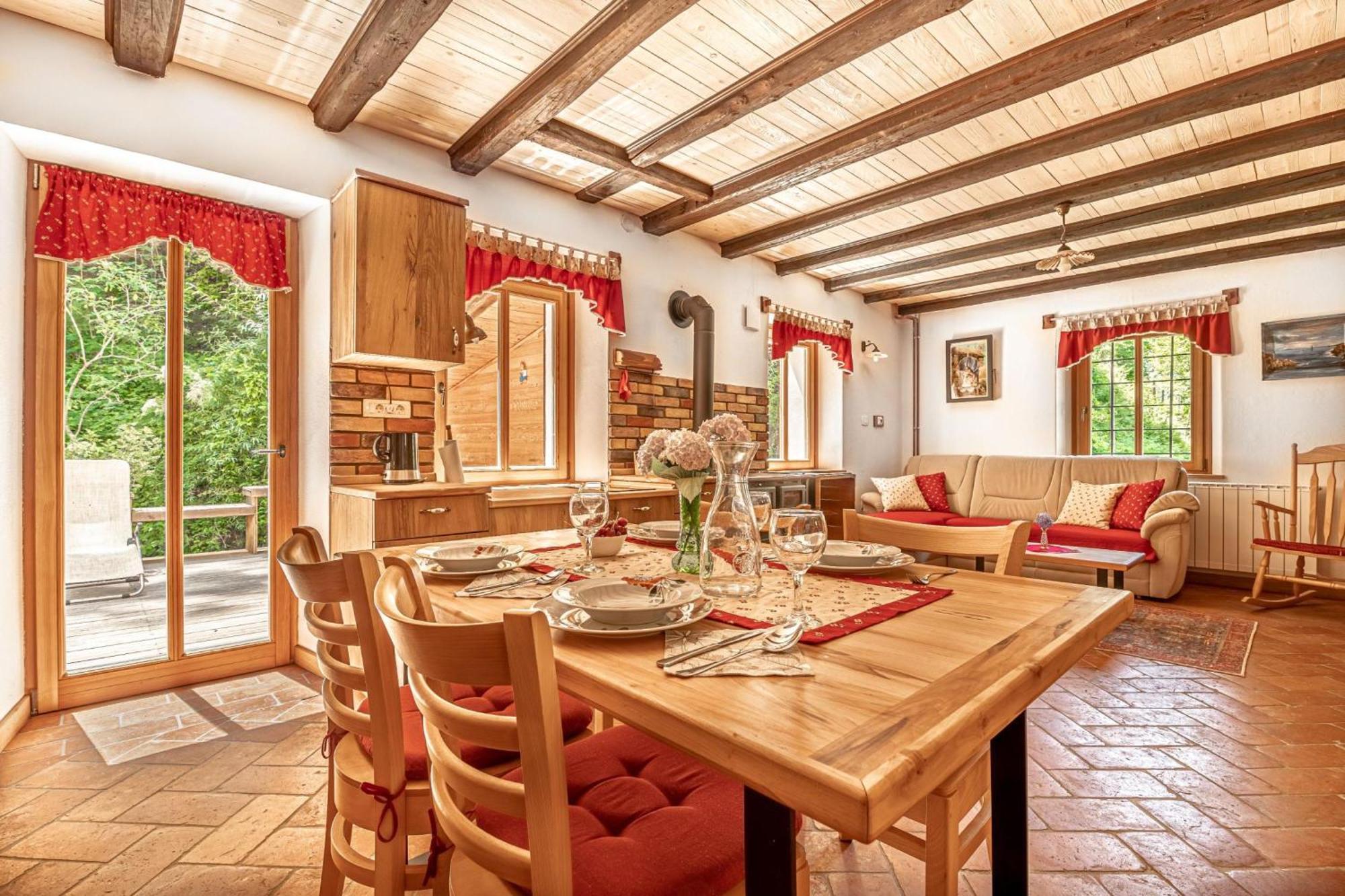 House By The Stream - Happy Rentals Avce Bagian luar foto