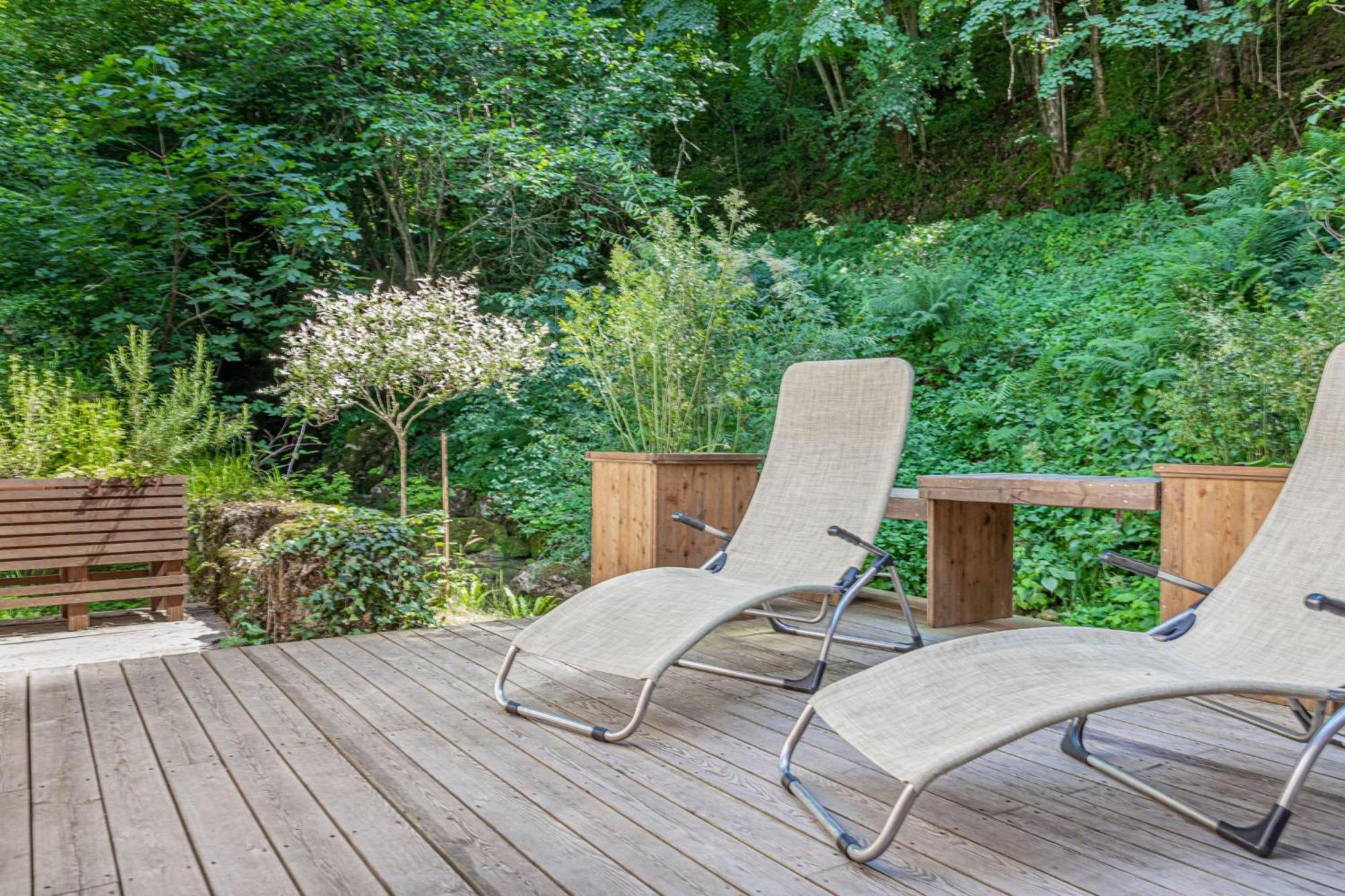 House By The Stream - Happy Rentals Avce Bagian luar foto